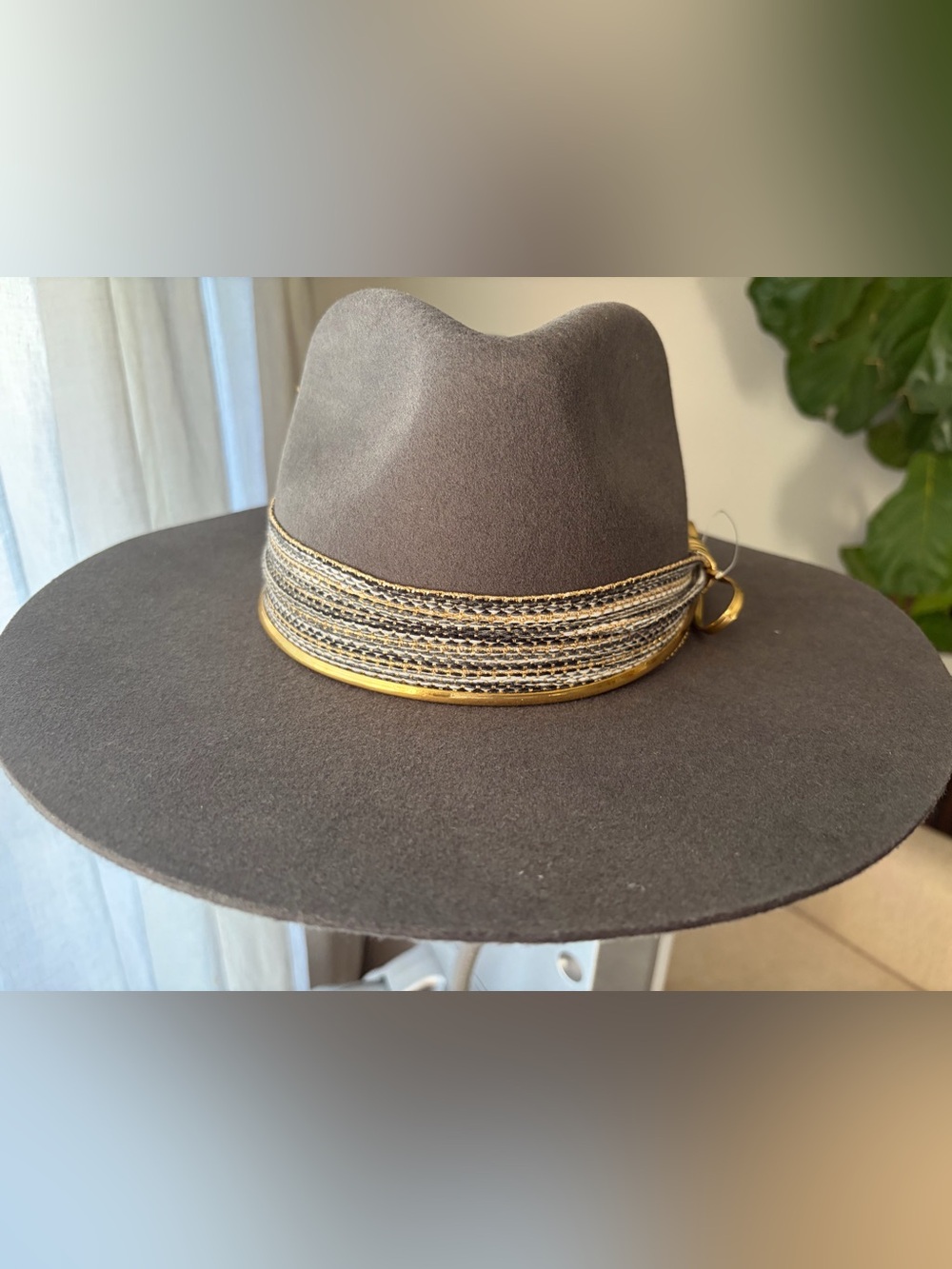 New Lainey Wilson by Charlie Horse Grey Felt Wide-Brim with Metallic Band Large